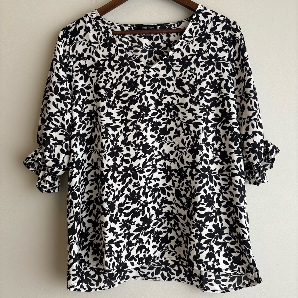 Black & White Floral Ruffle Sleeve Blouse – Women’s Medium